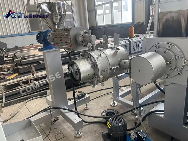 L'ordine ripetuto conferma la fiducia: linea di produzione di nastri ad acqua in PE ad alta velocità